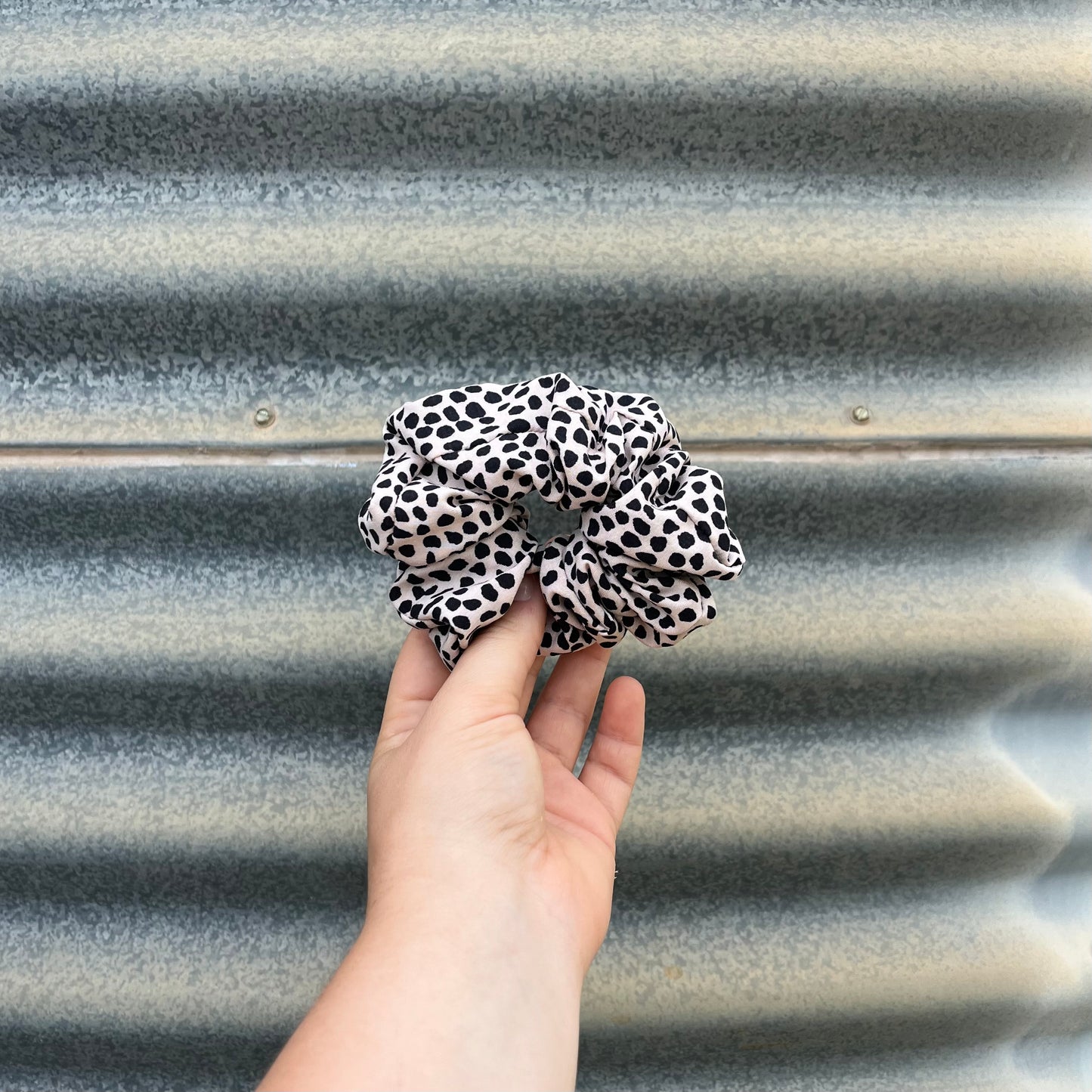 Creamy Peach & Black spots - Scrunchie