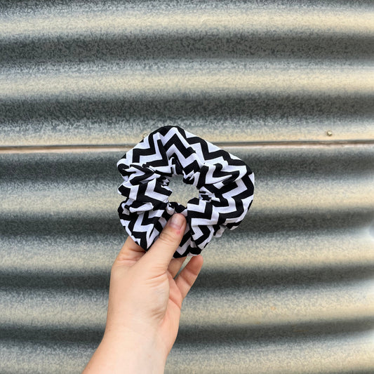 Black & White Zigzag - Scrunchie